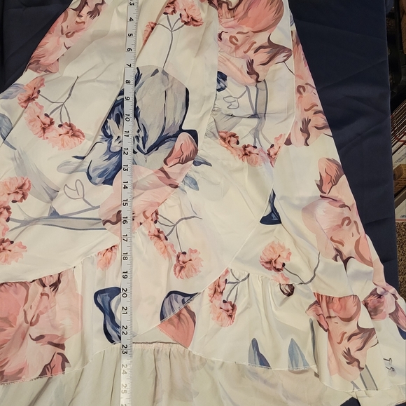 Lady's summer dress..id#004 - Picture 5 of 6